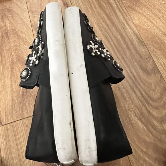 VC John Camuto Sneakers size 8 Women’s Black Leather Floral Embellished Slip On - Picture 8 of 9